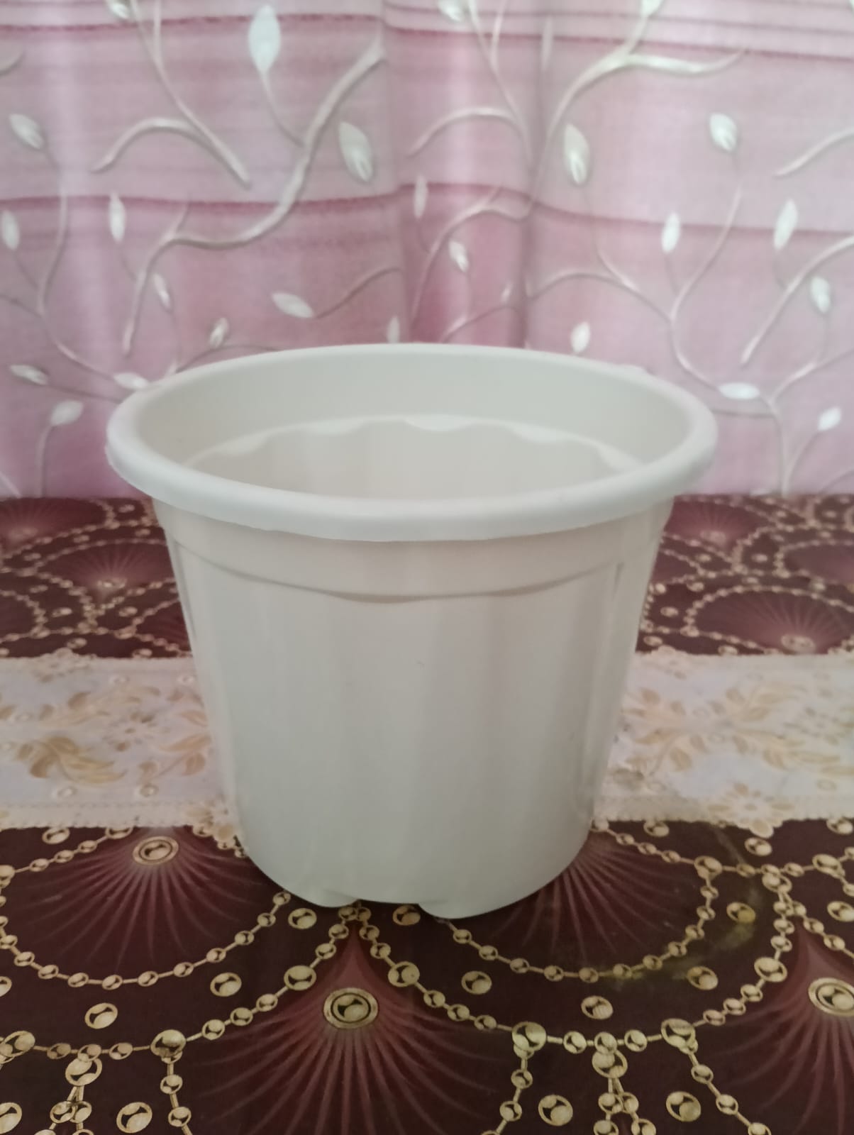 6 inch white pot